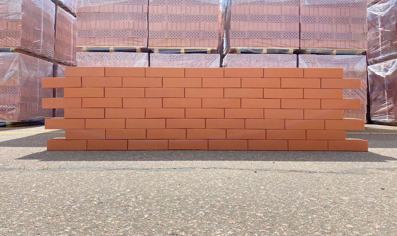 Кирпич керамический облицовочный пустотелый одинарный гладкий КР-л-пу 1НФ 250x120x65 красный M200